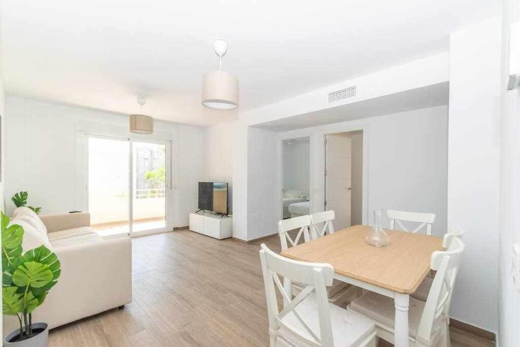 Santa Marta Al Lado De Los Servicios Y De La Playa Benalmadena Luaran gambar