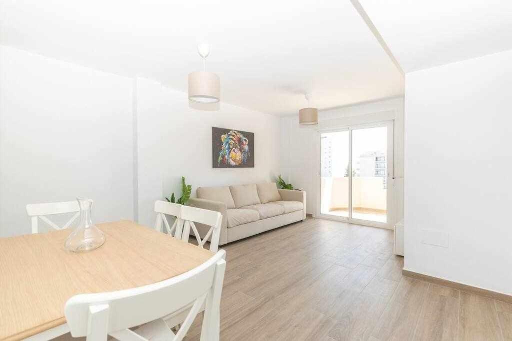 Santa Marta Al Lado De Los Servicios Y De La Playa Benalmadena Luaran gambar